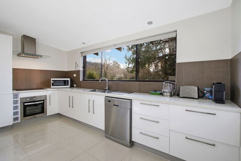 Alinga Longa Residence 4 Bedroom With Pool - eAccommodation 1