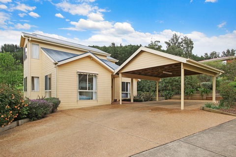 Alpine Vista - Short Walk To Town Centre - eAccommodation 2