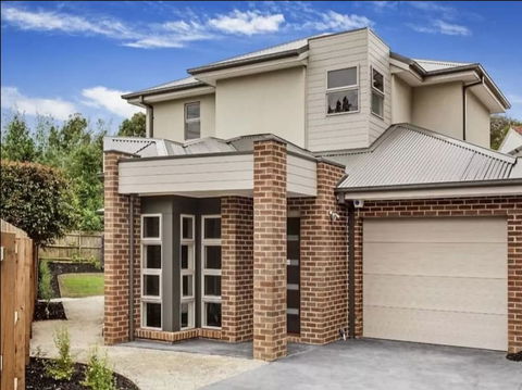 Signature Townhouse In Doncaster - eAccommodation 1
