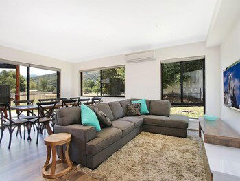 Alpine Knights Stylish Luxury - eAccommodation 1
