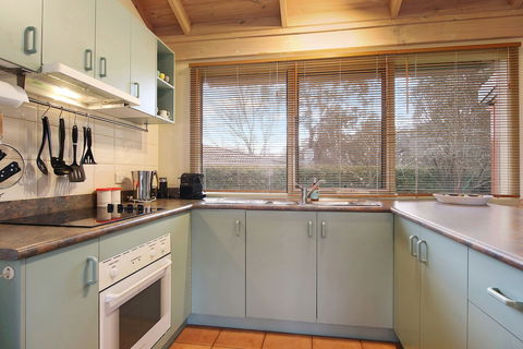 R & R In Bright - Short Walk To Town - eAccommodation 1