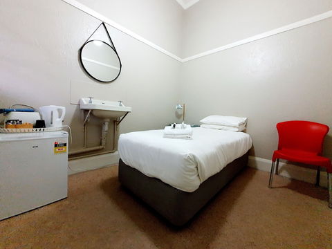 Royal Hotel West Wyalong - eAccommodation 4