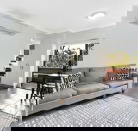 Amanda Court Unit 2 / 1 Weatherly Close