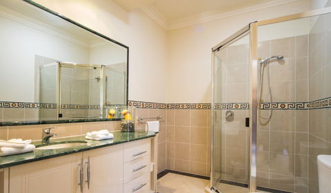 LUXE At Sanctuary Cove - eAccommodation 2