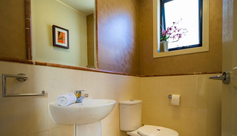 LUXE At Sanctuary Cove - eAccommodation 0