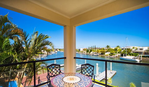 LUXE At Sanctuary Cove - eAccommodation 5