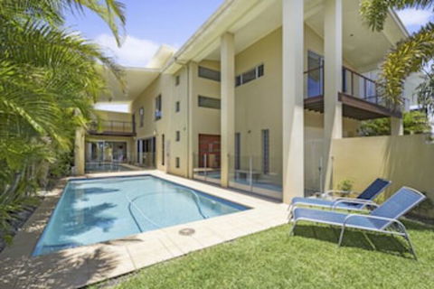 ANGOURIE HOUSE SALT VILLAGE - eAccommodation 0