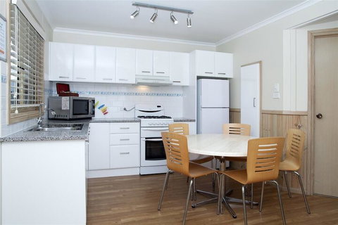 Holiday Haven Swan Lake - eAccommodation 7