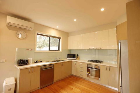Apollo Bay Seal Apartments - eAccommodation 2