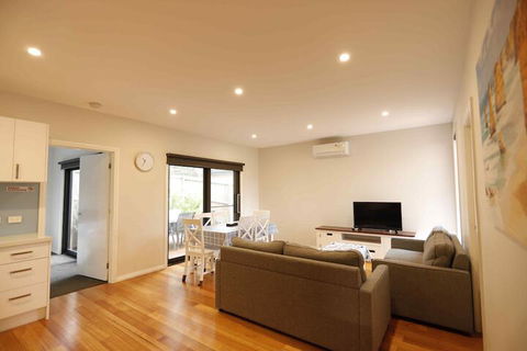 Apollo Bay Seal Apartments - eAccommodation 5