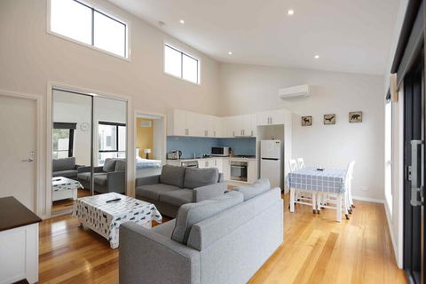 Apollo Bay Seal Apartments - eAccommodation 3