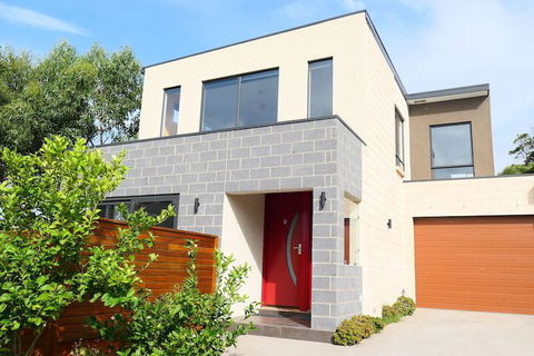 Apollo Bay Seal Apartments - eAccommodation 1