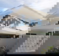 Paddle on Seven Mile Lennox Head - eAccommodation