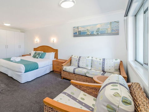 Adrift Apartments - eAccommodation 6