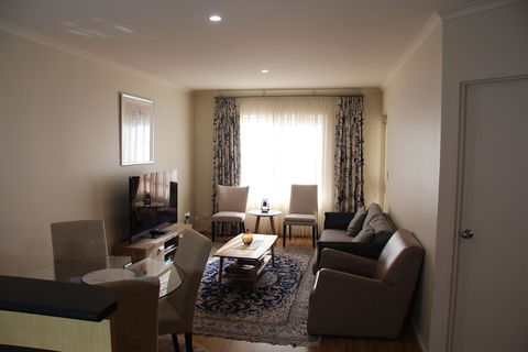 Adelaide City Apartment - 3BR, 2Bath & Carpark - eAccommodation 2
