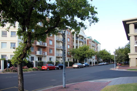 Adelaide City Apartment - 3BR, 2Bath & Carpark - eAccommodation 1