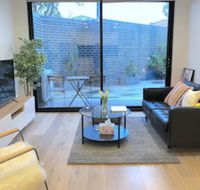 Pride Benleigh Apartment with Garden - eAccommodation