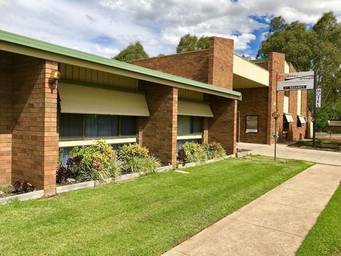 River Motel - eAccommodation 0