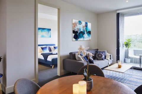 Apt Walking Distance To MCG & Epworth Hospital - eAccommodation 0