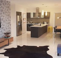 Big House in Melville - eAccommodation