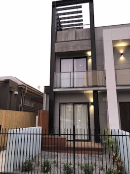 Nomads Nest Geelong - eAccommodation 1