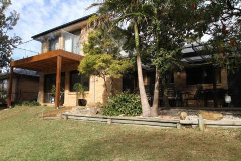 Thora Street Waterfront - eAccommodation 6