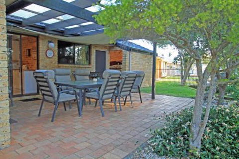 Thora Street Waterfront - eAccommodation 3