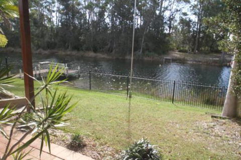 Thora Street Waterfront - eAccommodation 5