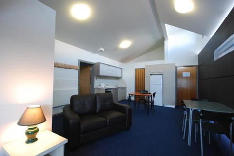 Alpine Heights 1 Bedroom Penthouse MHA - eAccommodation 3