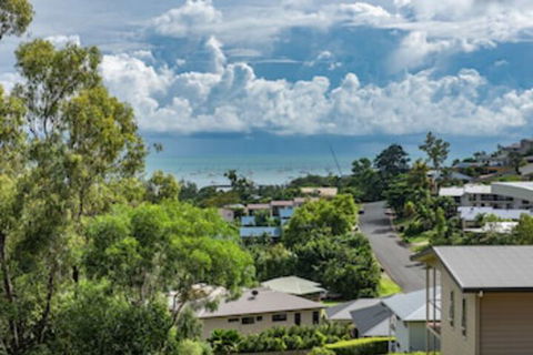 Austinmer - Cannonvale - eAccommodation 0