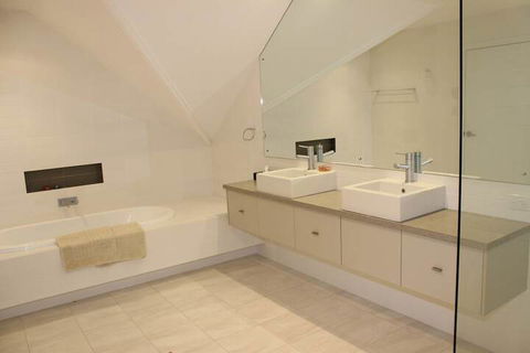 Ama Worimi - eAccommodation 7