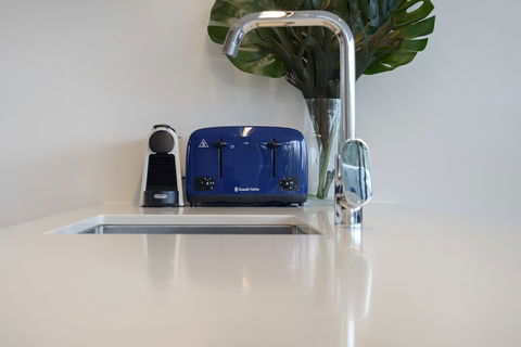 New Luxury Apartment Walking To Shops & Cinema - eAccommodation 3