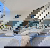 New Luxury Apartment Walking to Shops  Cinema - eAccommodation