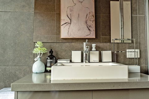 AUJOY 4 Bed Townhouse Glen Waverley - eAccommodation 2