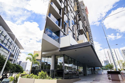 Arise Brisbane One - eAccommodation 1
