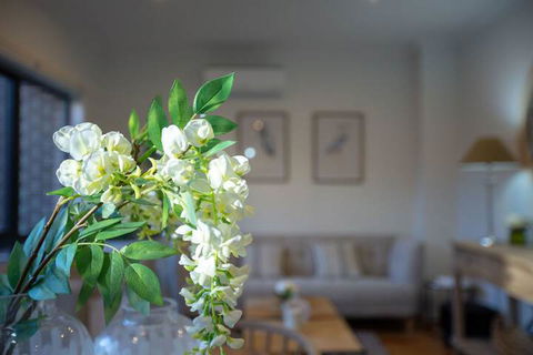 AUJOY 4 Bed Townhouse Burwood 2 - eAccommodation 7