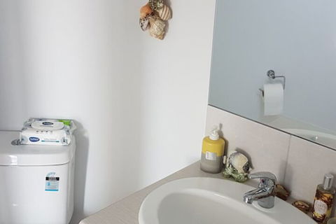 Apartment With Views - eAccommodation 6
