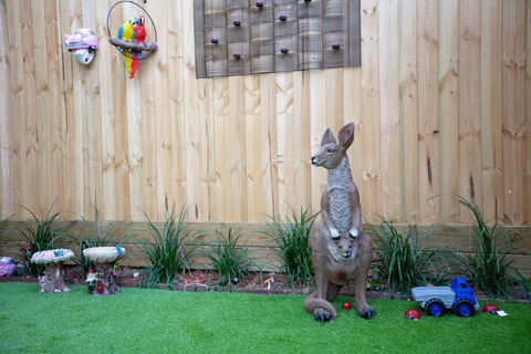 AUJOY 3 Bed Townhouse Burwood 3 - eAccommodation 1