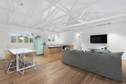 A PERFECT STAY Sunset Beach Summer Breeze - eAccommodation 5