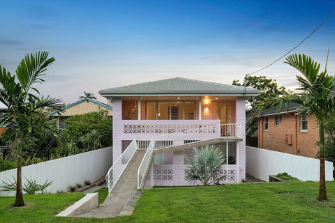 A PERFECT STAY Sunset Beach Summer Breeze - eAccommodation 1