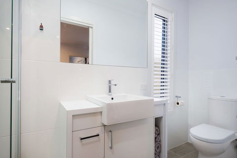 Albury Yalandra Apartment 3 - eAccommodation 2