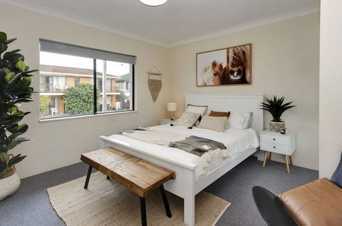 Anchored At South West Rocks - eAccommodation 1