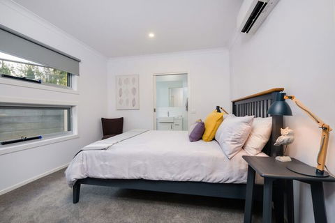 Albury Yalandra Apartment 1 - eAccommodation 6