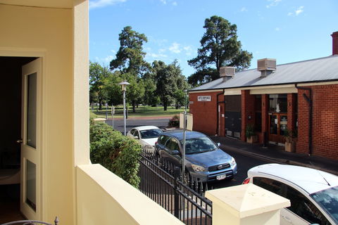 Adelaide Central Apartment - 3BR, 2Bath & Carpark - eAccommodation 6