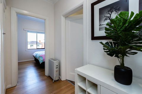 Lighthouse Cozy 2BDR With CITY VIEWS - eAccommodation 4