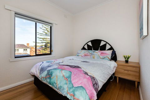Lighthouse Cozy 2BDR With CITY VIEWS - eAccommodation 3