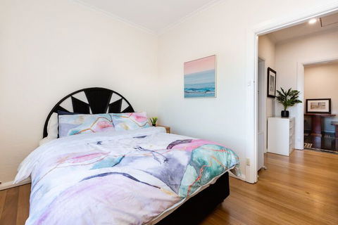 Lighthouse Cozy 2BDR With CITY VIEWS - eAccommodation 5