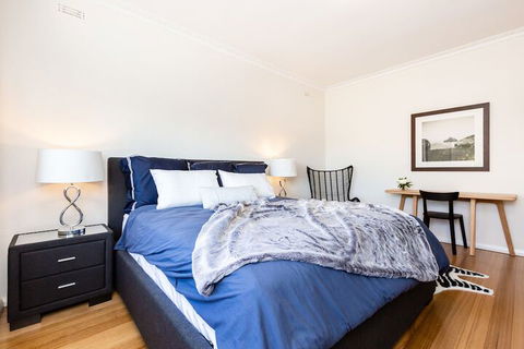 Lighthouse Cozy 2BDR With CITY VIEWS - eAccommodation 6