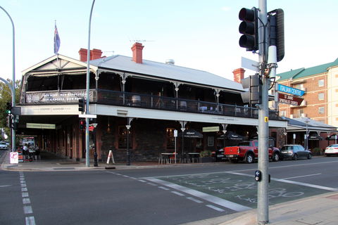 Adelaide CBD Apartment - 3BR, 2Bath & Carpark - eAccommodation 1