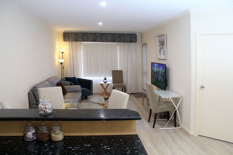Adelaide CBD Apartment - 3BR, 2Bath & Carpark - eAccommodation 6